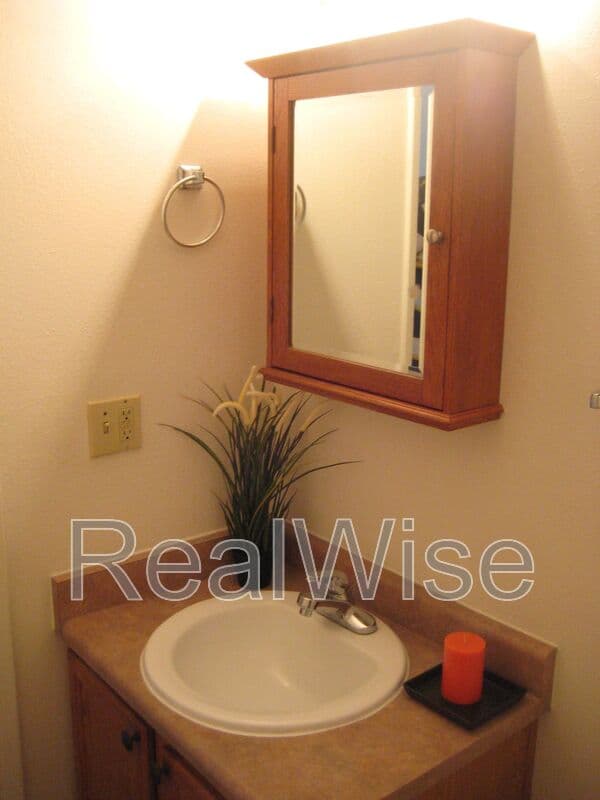 Portland Condo: 10941 SE Bush St