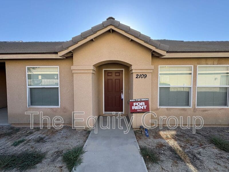 Tulare House: 2109 Bella Oaks Drive
