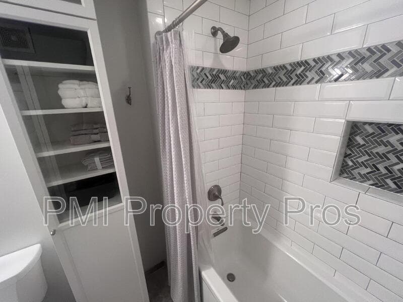 Milwaukee Condo: 715 North Milwaukee Street