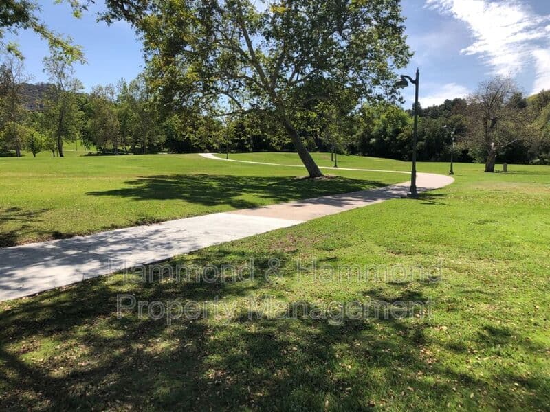 Calabasas Condo: 23633 Park Capri