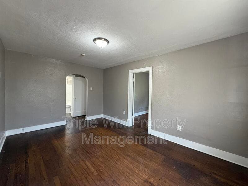 Saint Louis House: 8530 Lowell St