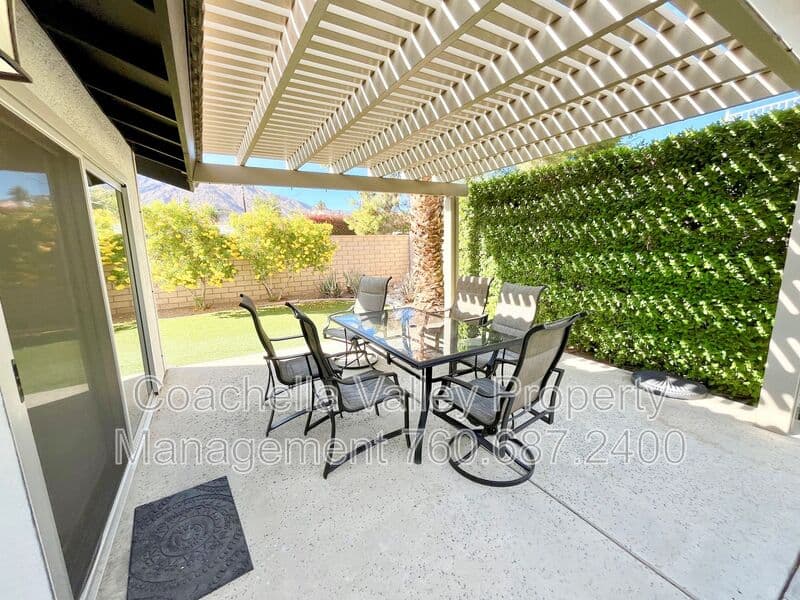 Palm Springs House: 372 W Dominguez Rd