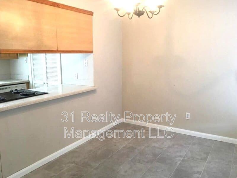 Dallas House: 5616 Harvest Hill Rd