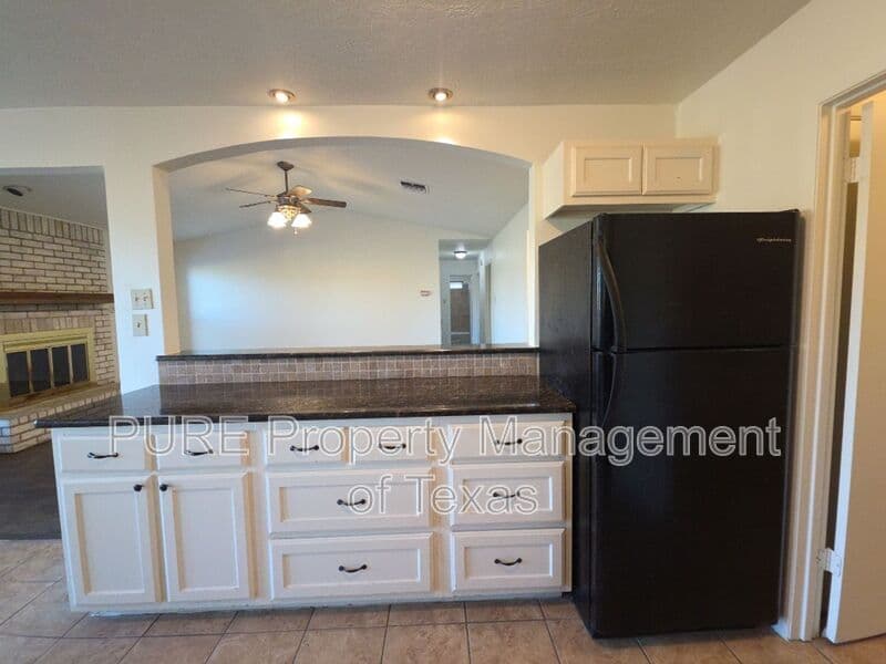 Elgin House: 304 McClendon Dr