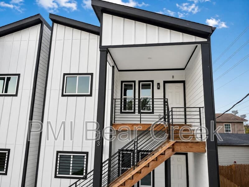 Houston Condo: 333 Delaware St