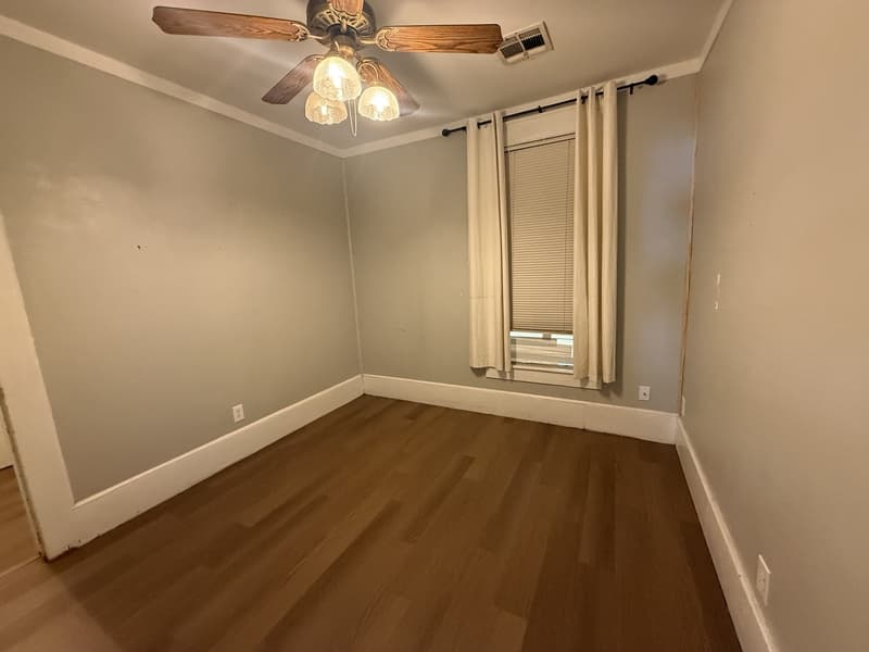 Ada House: 736 E 8th