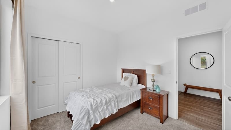 Pine Island House: 1804 Dale Place SE