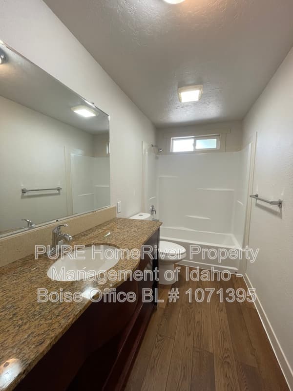 Caldwell Townhome: 102 N Homedale Ave