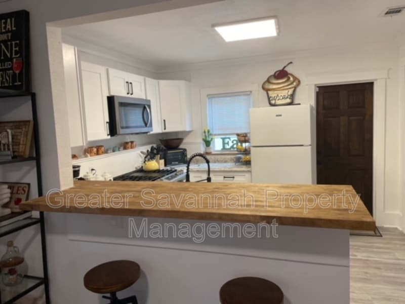 Savannah House: 626 East Waldburg Street
