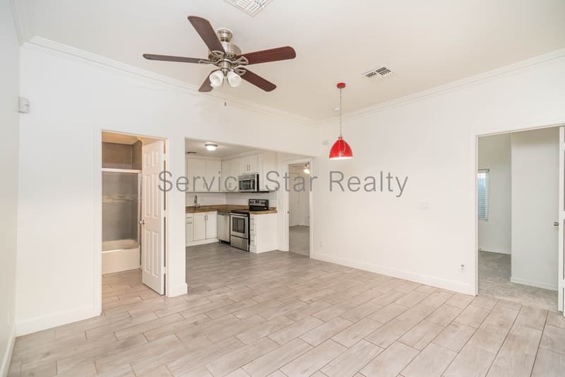 Phoenix House: 337 N 15th Ave