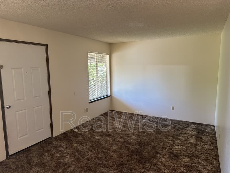 Grants Pass House: 401 SE 9th St