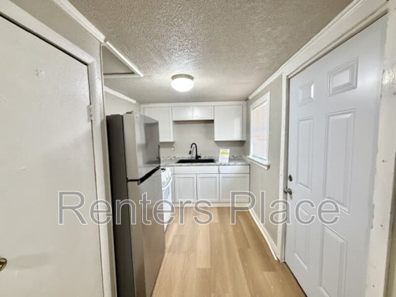 Claremore House: 905 North Owalla Avenue