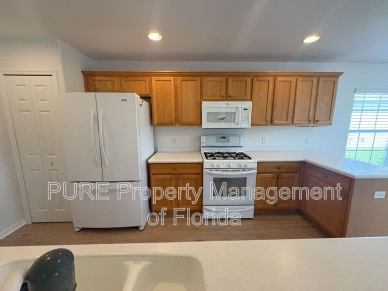 Ocala House: 15939 SW 14th Avenue Rd