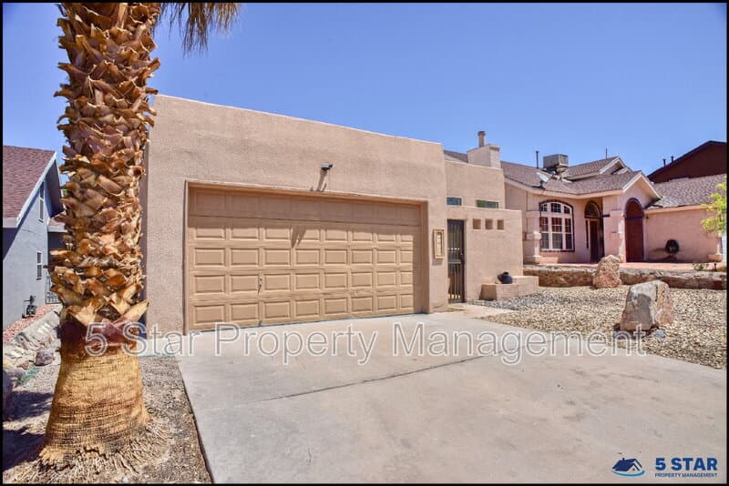 El Paso House: 7959 Morning Dawn Avenue !!