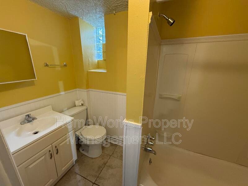 Baltimore House: 5466 Lynview Ave