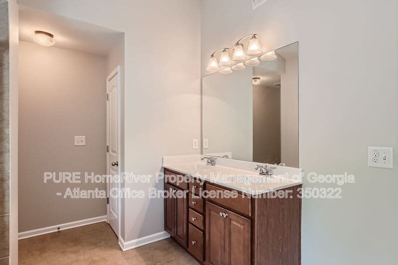 Suwanee House: 1610 Burgess Trl