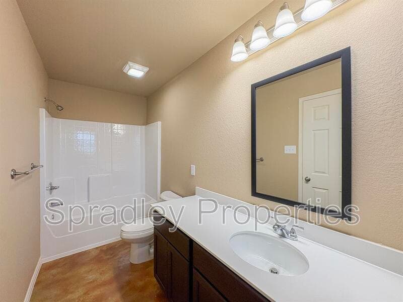 Belton Condo: 1040B Mason Dr
