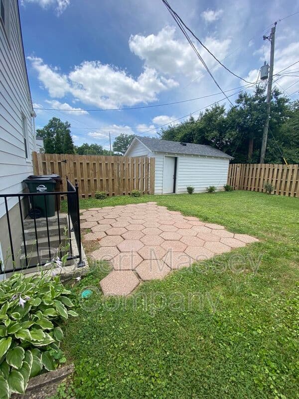 Louisville House: 4109 Winchester Road