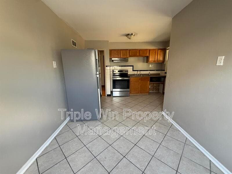 Saint Louis House: 7417 Pleaseway Drive