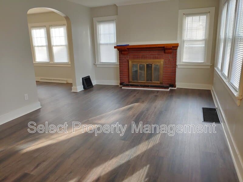 Fort Wayne House: 1321 Clara Ave