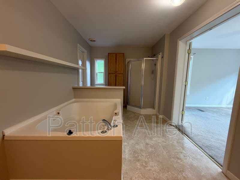 Weaverville House: 18 Meadowview Ter