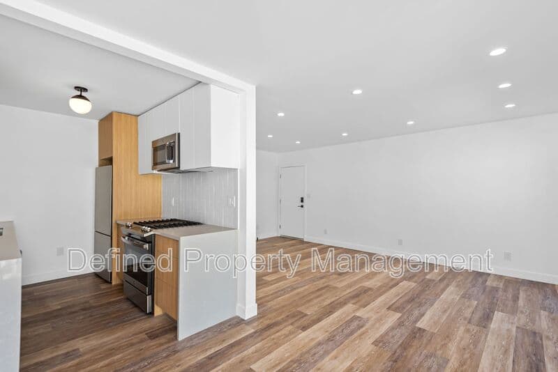 Los Angeles Condo: 1563 Gordon Street