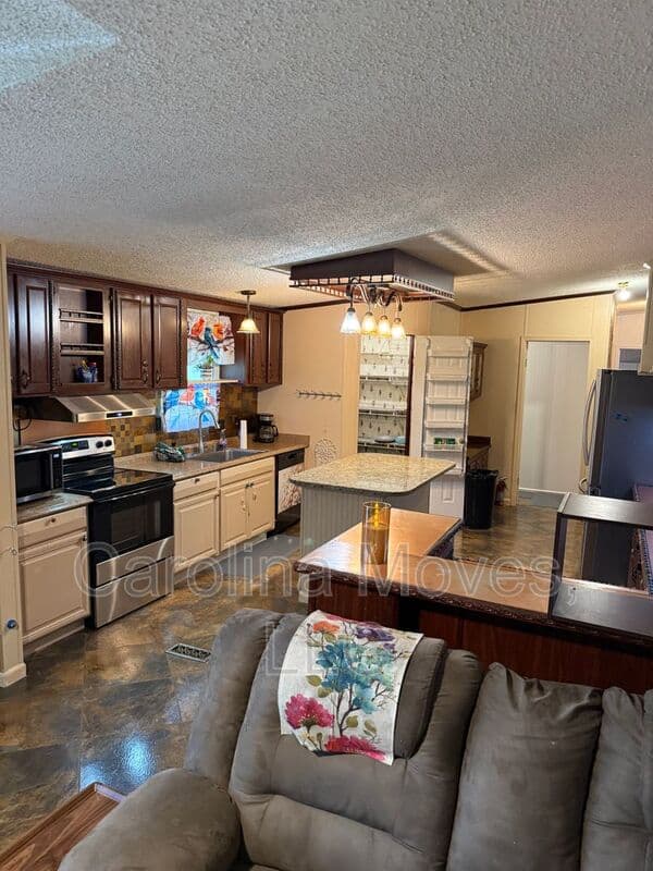Gray Court Condo: 906 Rolling Meadows Road