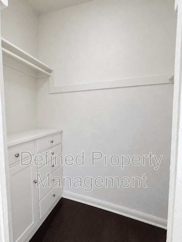 Los Angeles (Koreatown) Condo: 715 S. St.Andrews Place