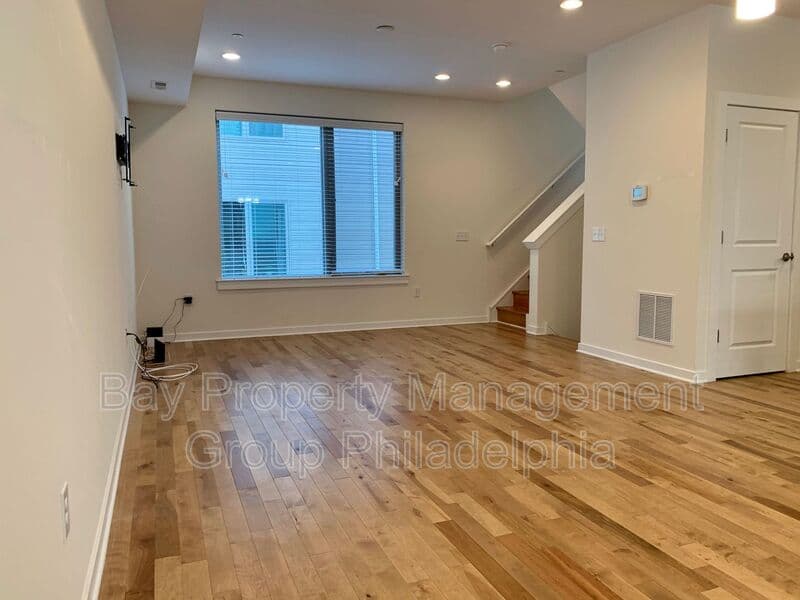 Philadelphia House: 2108 Kensington Walk