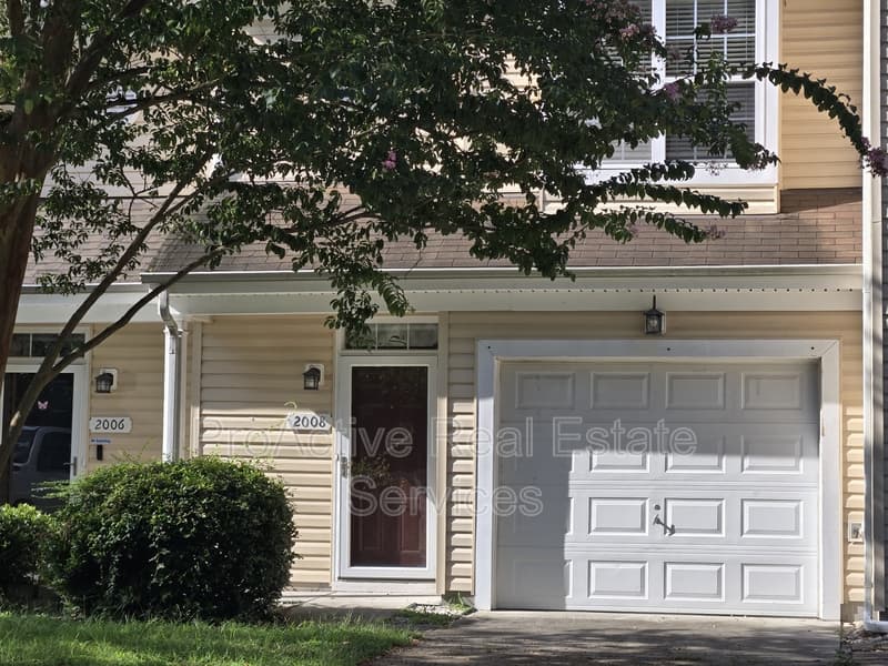 Chesapeake Condo: 2008 Paramont Ave