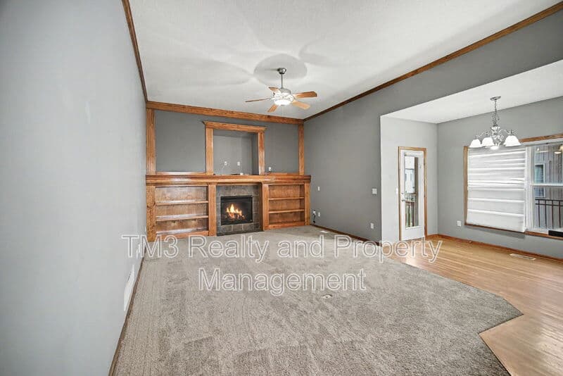 Olathe House: 21922 West 121st Terrace