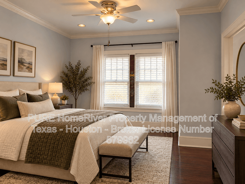 Houston House: 3812 La Branch St
