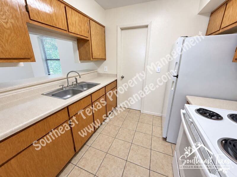 Kirbyville House: 1410 South Elizabeth Ave