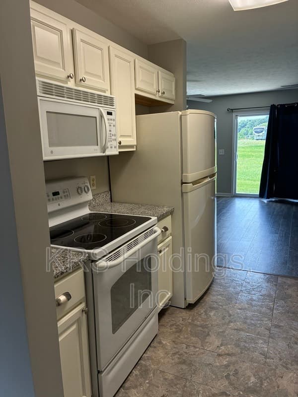 BRIDGEWATER Townhome: 303 Joyce Dr