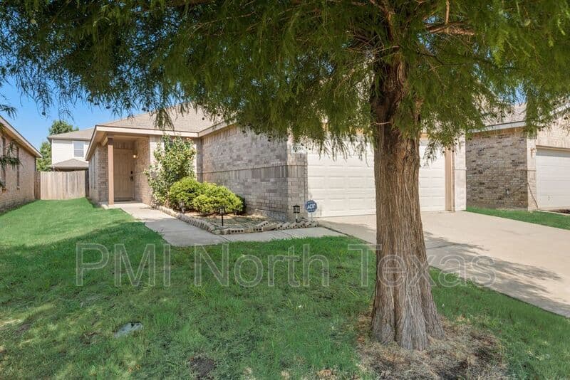 Fort Worth House: 8809 Valley River Drive