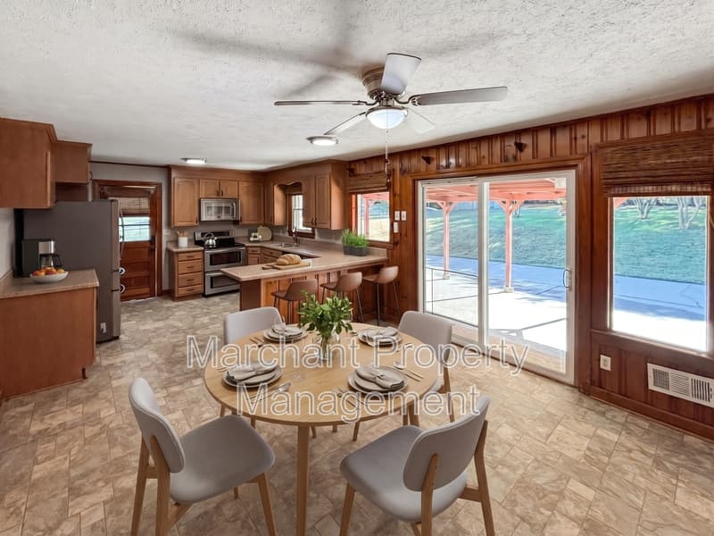 Taylors House: 4804 Edwards Road