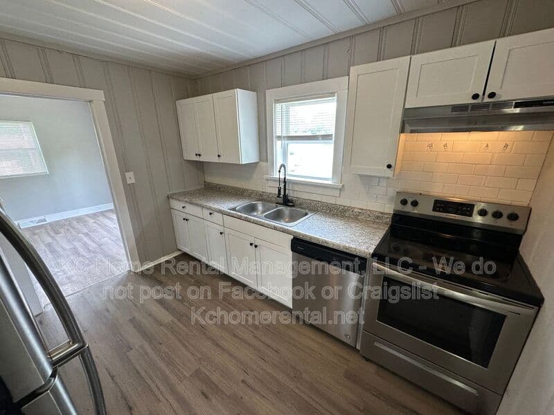 Kansas City House: 7113 N Highland Ave