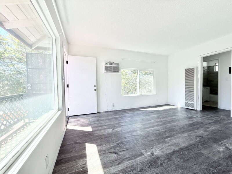 Los Angeles Condo: 2023 Reservoir Street