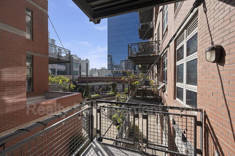 San Diego Condo: 877 Island Ave