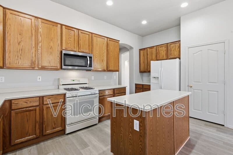 Gilbert House: 526 E Sheffield Ave