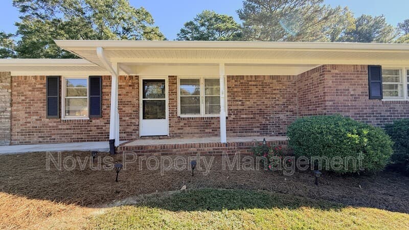 Bremen House: 608 S Pecan Street