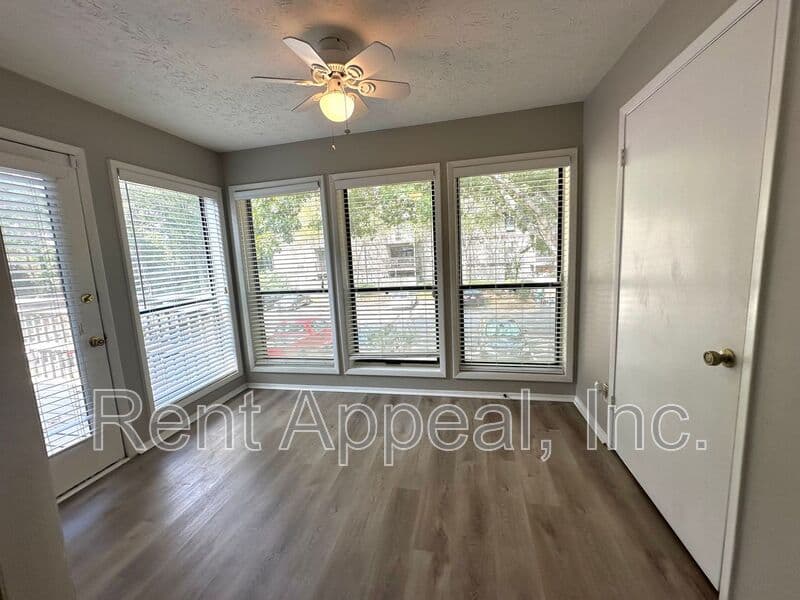 Marietta House: 214 Smokerise Cir SE