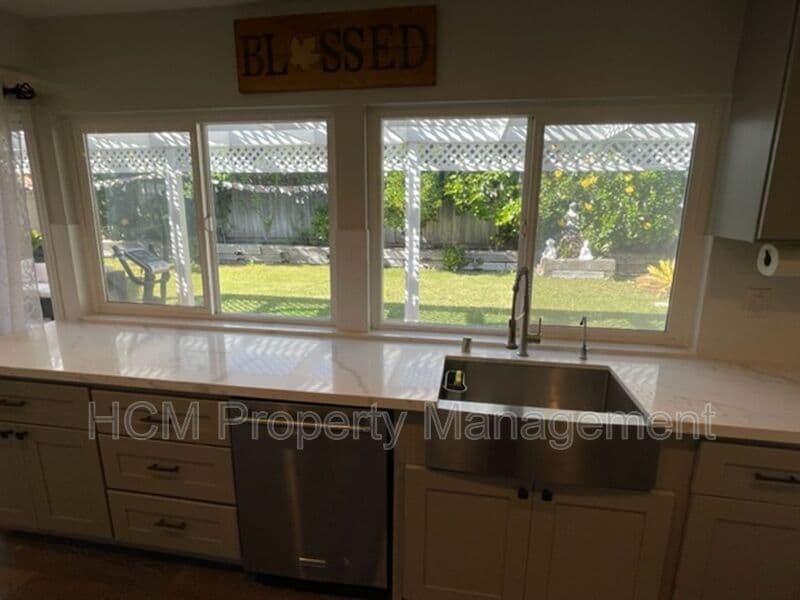 Irvine House: 3651 Claremont St