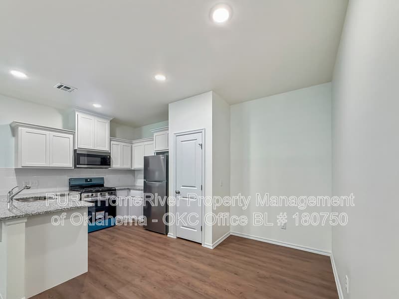 YUKON Condo: 10626 SW 16TH TER
