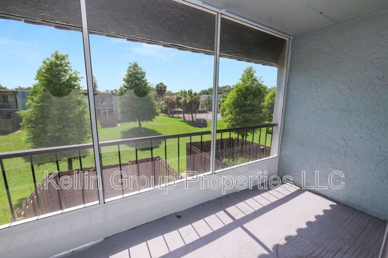 Tampa Townhome: 2862 Somerset Park Dr