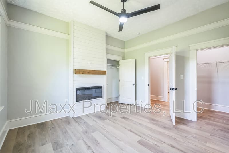 Atlanta House: 1838 Moore St NW