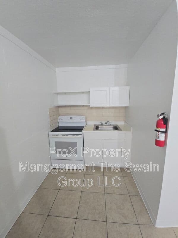 Dundee Condo: 218 Florida Ave