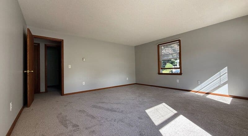 West Springfield Condo: 96-98 Silver St