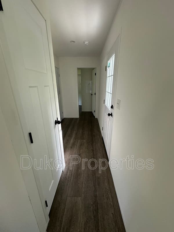 Utica House: 513 Clifford Lane