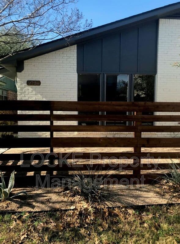 Fort Worth House: 2726 McCart Ave